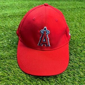 Red Hat‎ with Iconic Logo